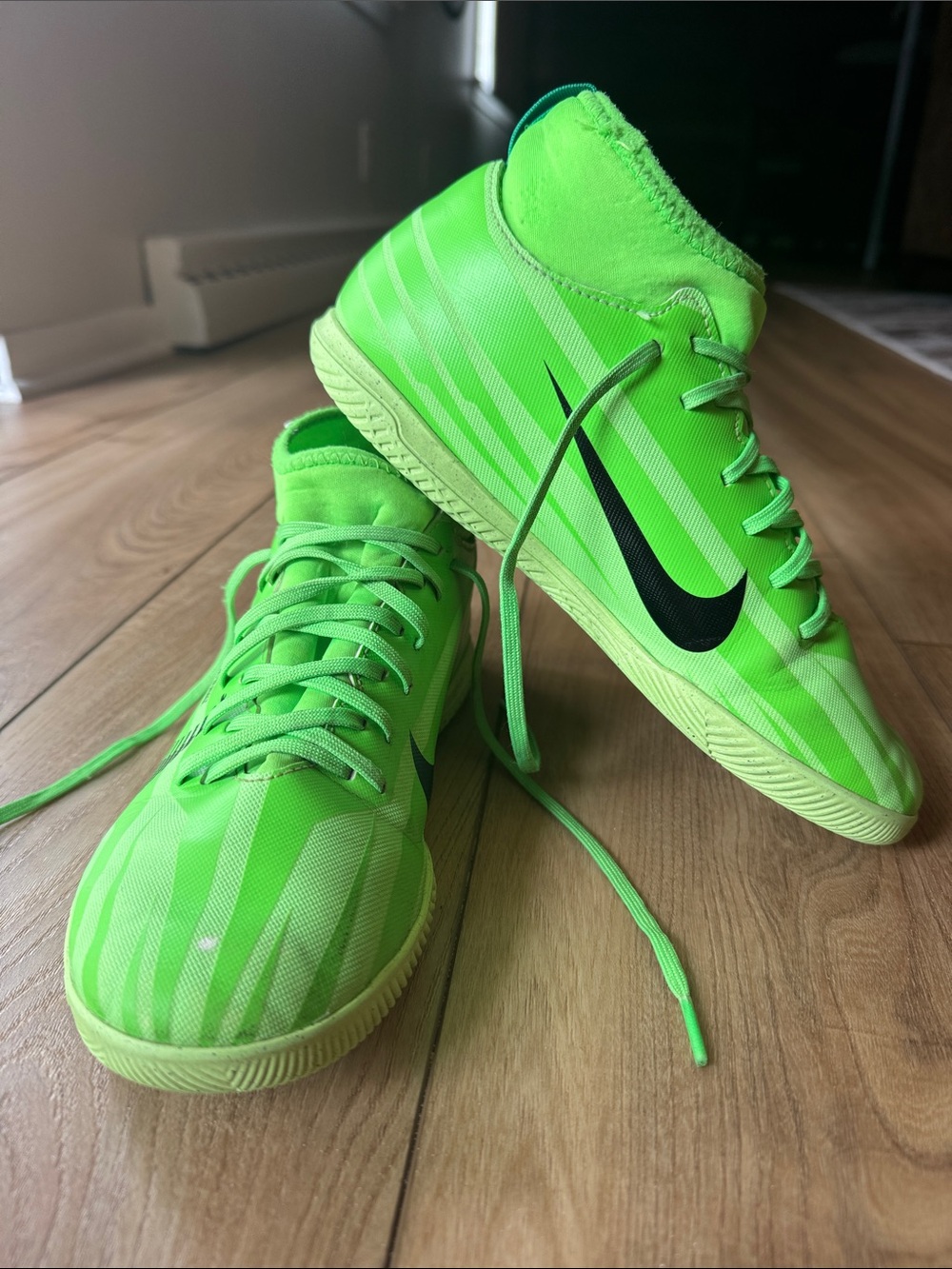 Nike Mercurial Superfly 9 Size 6Y Club
Indoor Soccer Shoes
